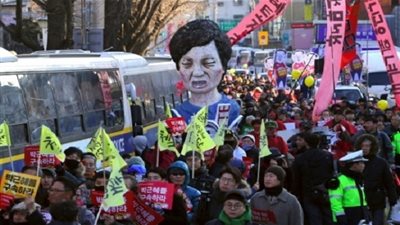 عشرات الآلاف يتظاهرون في سول احتفالا بإقالة رئيسة كوريا الجنوبية