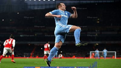 ستوك سيتي يلدغ آرسنال بالهدف الأول وسط فرحة رمضان صبحي (فيديو)