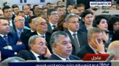 موقف محرج لـ محافظي الجيزة والقليوبية بمؤتمر الشباب (فيديو)