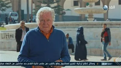 حسين فهمي يستعرض الأساطير اليونانية ويتجول في مغارة 