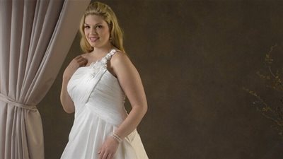 نصائح للعروس الممتلئة عند شرائها فستان الزفاف