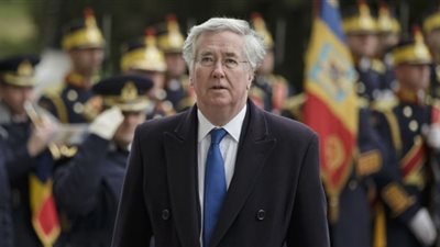 وزير الدفاع البريطاني: السعودية تدافع عن نفسها في اليمن