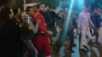 عاجل.. الاعتداء على وفد من الهلال الأحمر أمام 