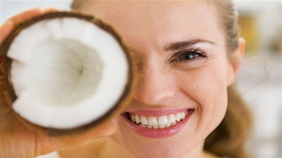 زيت جوز الهند للتخلص من الهالات السوداء نهائياً