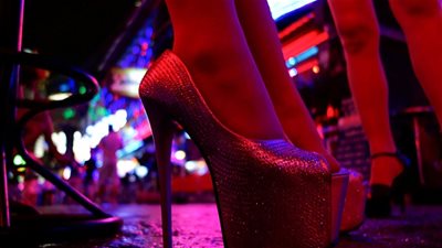 دكتور تونسي يطالب بفتح بيوت دعارة لأنها 