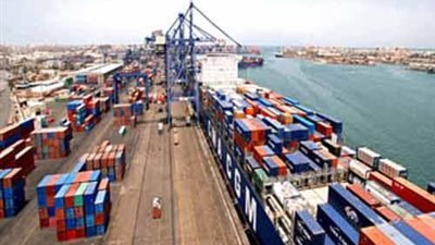 موانئ بورسعيد تستقبل 34 سفينة 