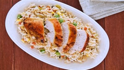 طريقة تحضير أرز بالمكسرات وقطع الدجاج