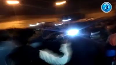 عاجل.. كر وفر بين الأمن ومعتصمي الكنيسة وطرد قيادة أمنية من محيط الكاتدرائية (فيديو)