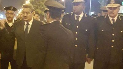 بالصورة.. مدير أمن الجيزة يفاجئ الخدمات الأمنية بمحيط الكنائس