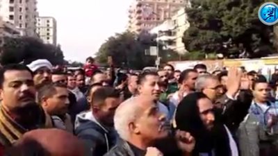 عاجل.. أقباط بمحيط كنيسة العذراء يصلون الجنازة على 