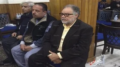 وصول يحيي الفخراني والشقنقيري لجنازة السيناريست محمود أبوزيد (صور)