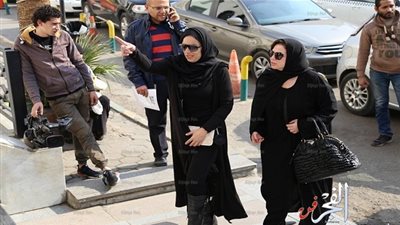 إلهام شاهين و ريم البارودي في جنازة السيناريست محمود أبوزيد (صور)