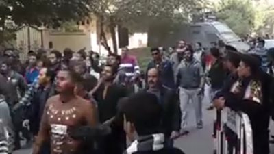 المئات يودعون 