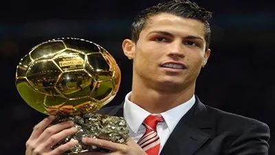 صورة فرانس فوتبول تكشف.. كريستيانو رونالدو يتوج بالكرة الذهبية 