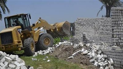 إزالة 6 حالات تعد على الأراضي الزراعية بالتبين