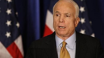 ماكين يهاجم بوتين ويصفه بالبلطجي والقاتل 