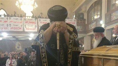 انهيار البابا تواضرس من البكاء خلال صلاة 