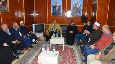 محافظ مطروح والقيادات الشعبية والتنفيذية يقدمون العزاء في ضحايا الكنيسة البطرسية (صور)