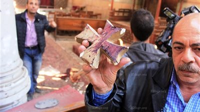 مواطن يروي تفاصيل عودة زوجته من الموت بعد انفجار الكنيسة البطرسية