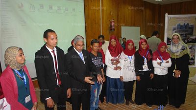 طلاب جنوب الوادي يقيمون معرض 