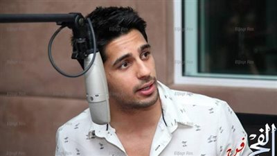 عائلة سيدارت مالهوترا تفاجئه في بانكوك (صورة)