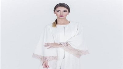 إطلالة أنيقة وجذابة من العبايات المزينة بالورود (صور)