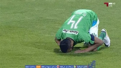 مهند عسيري يقلص الفارق للأهلي أمام برشلونة (فيديو)