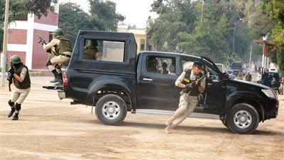 ضبط 3 بنادق ألية وإسرائيلي وطبنجة وذخيرة في حملة استهدفت طرفي خصومة ثأرية بسوهاج