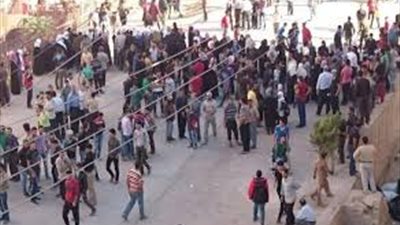 تجمهر الأهالي للمطالبة بنقل الباعة الجائلين من وسط الإسماعيلية