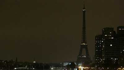 اليوم.. إطفاء أنوار برج 