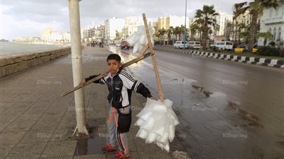    عاجل.. ارتفاع حركة الأمواج وهطول أمطار في الإسكندرية (فيديو وصور)