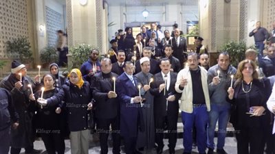 وقفة بالشموع على سلالم مرقسية الإسكندرية لتأبين ضحايا 