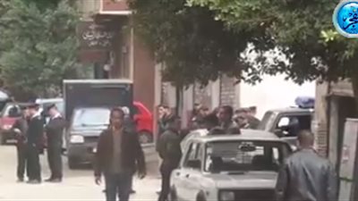 عاجل.. تعزيز قوات الأمن أمام مشرحة زينهم بسيارتي أمن مركزي (فيديو) 