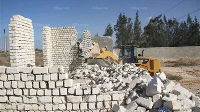 إزالة 15 حالة تعدي على أراضي الدولة في 