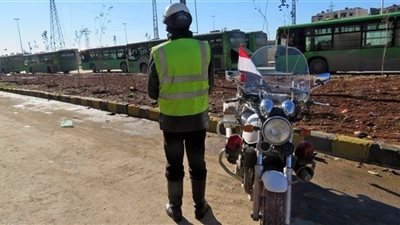 سيارات إسعاف تركية تساعد في الإجلاء من شرق حلب