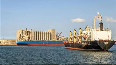 إعادة فتح بوغاز ميناء دمياط بعد تحسن الأحوال الجوية 