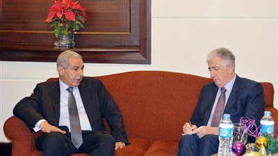 وزير الصناعة يبحث سبل الاستفادة من الآليات التمويلية للمؤسسة الدولية الاسلامية 