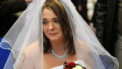 على خطى الأفلام الهندية.. عروس تكتشف ان خطيبها في الأصل شقيقها