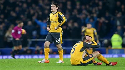 رغم الهزيمة المهينة أمام إيفرتون.. زملاء 