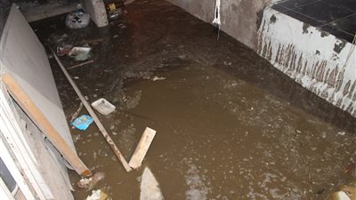 انفجار ماسورة مياه في القليوبية وغرق الشوارع والمنازل (صور)