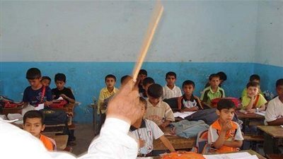 ولي أمر يستغيث بوزير التعليم: معلم يعتدي على ابني بالسب والضرب 