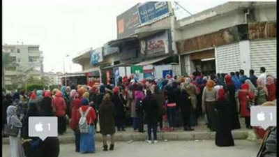 طوابير وحالات إغماء للحصول على نماذج إجابات الامتحانات بجامعة دمياط 