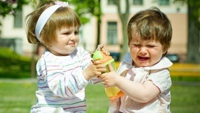 كيف تتعاملين مع الطفل الأناني؟