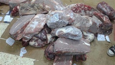 داخل سنتر تجارى شهير بأكتوبر.. ضبط صاحب ثلاجة وبحوزته 440 كيلو لحوم فاسدة 