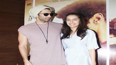 أديتيا روي كابور و شرادها يواصلان الترويج لـ 