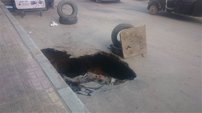 هبوط أرضى يثير الذعر بين أهالي شارع المكس بالإسكندرية 