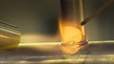 تعرف على الجهاز الذي يحول المياه إلى نار !