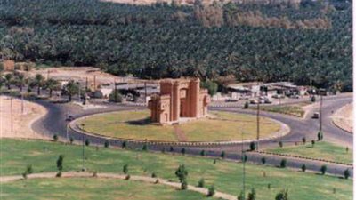 طالب يعتدي على معلم بـ