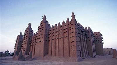 تعرف على أكبر مسجد من الطوب اللبن في العالم  !