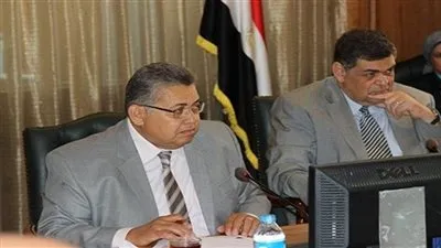 وزير التعليم العالي ينفي شائعة إغلاق كليات الحقوق والتجارة 